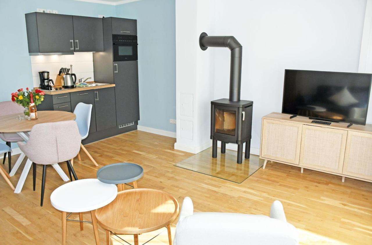 Schoene Ferienwohnungen Mit Kamin Im Ostseebad Sellin Exterior photo